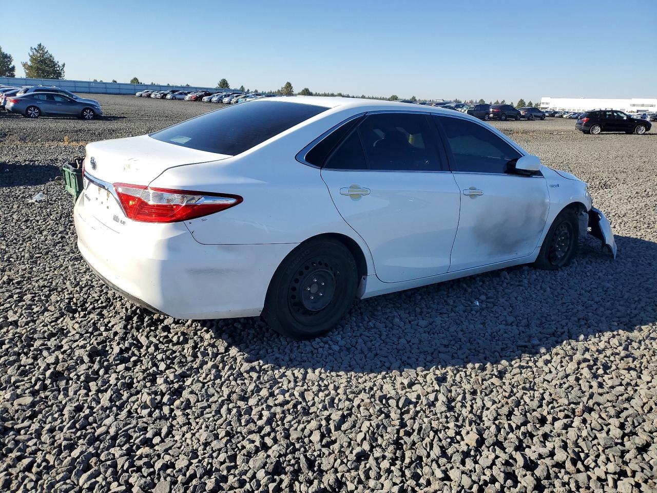2016 Toyota Camry Hybrid Le - Фото 3