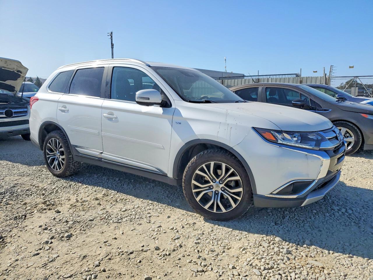 2017 Mitsubishi Outlander Gt - Image 4