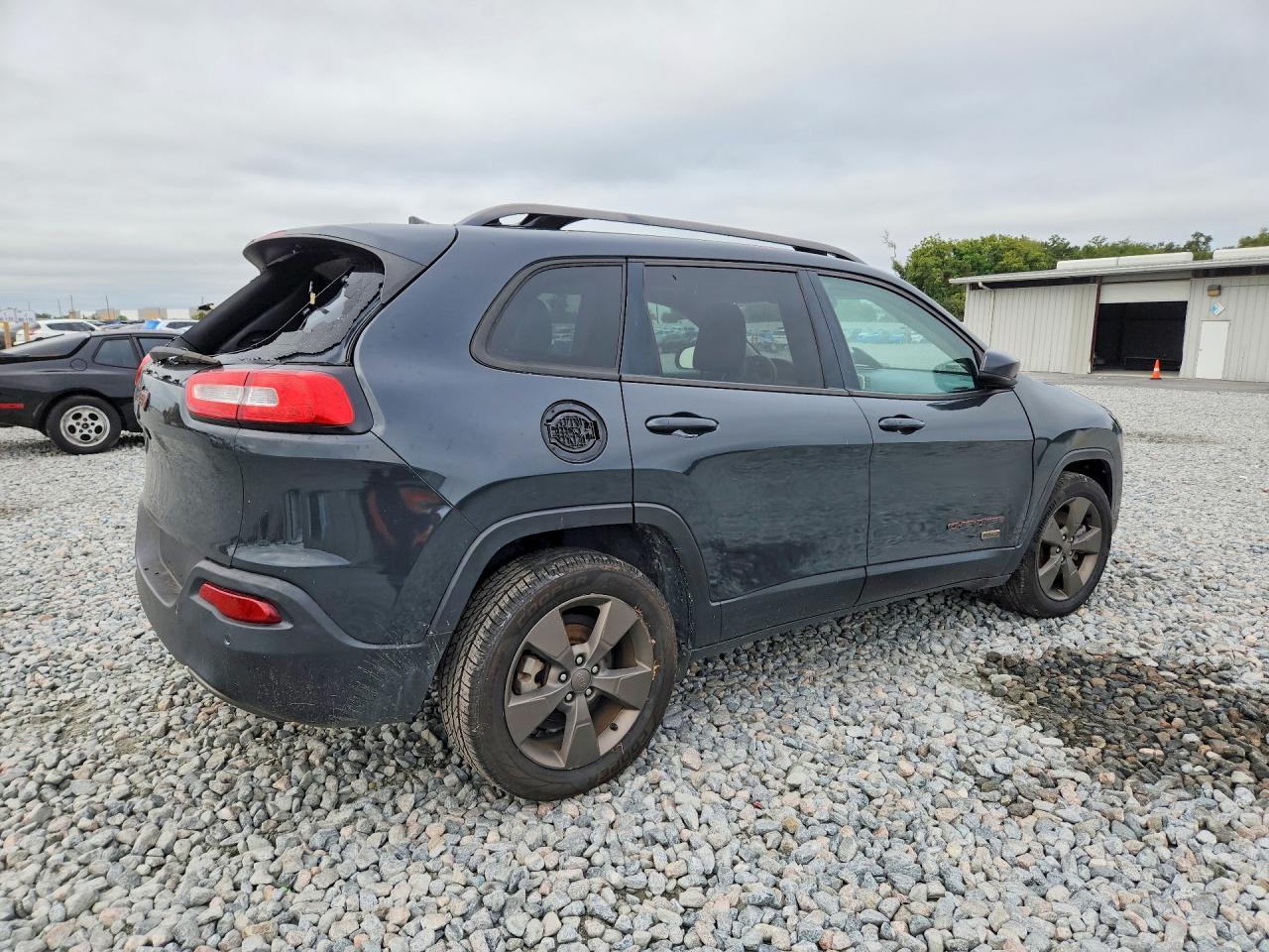 2017 Jeep Cherokee Latitude - Image 3