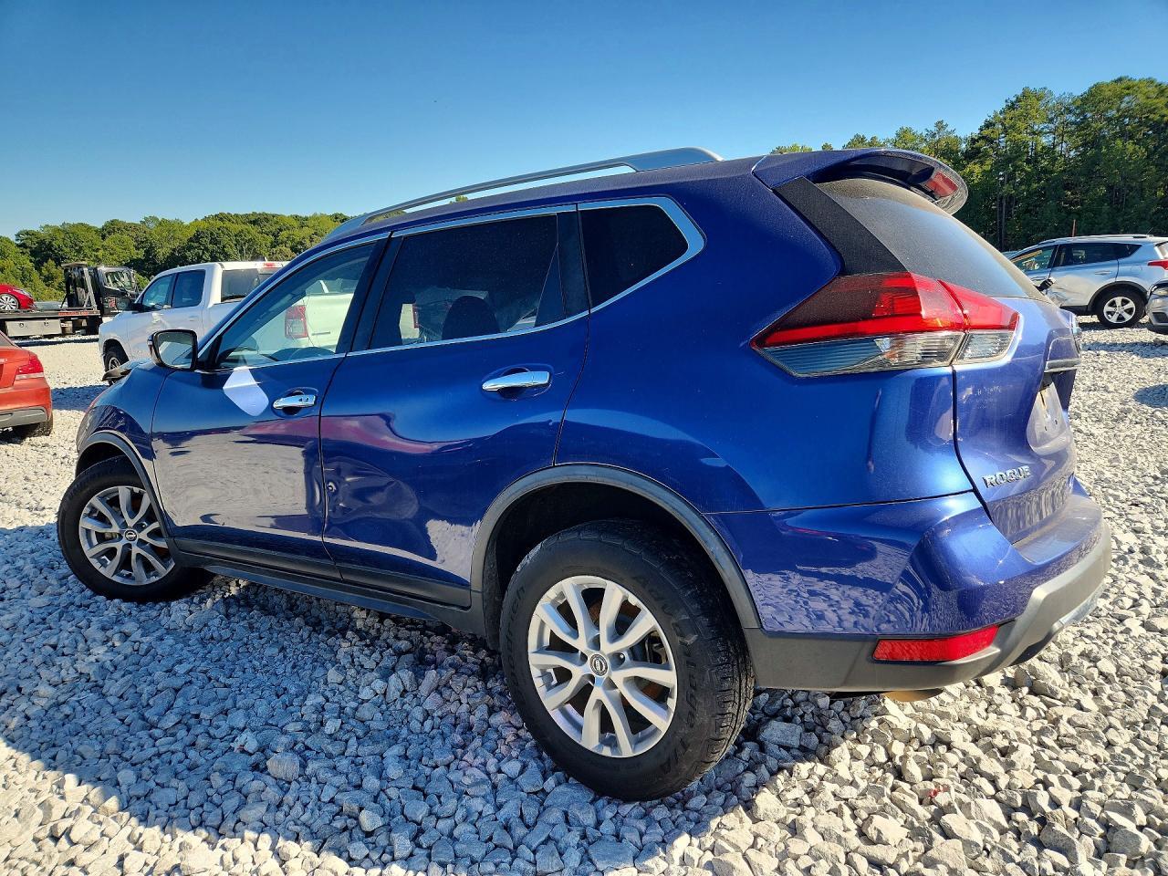 2018 Nissan Rogue Sv - Image 2