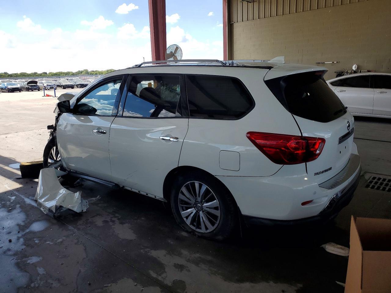 2020 Nissan Pathfinder S - Фото 2