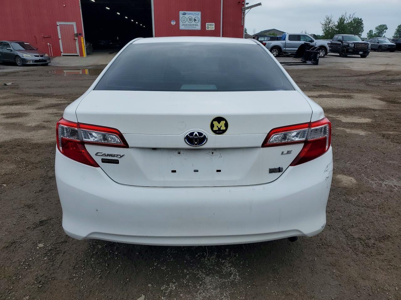 2014 Toyota Camry Hybrid Le - Image 6