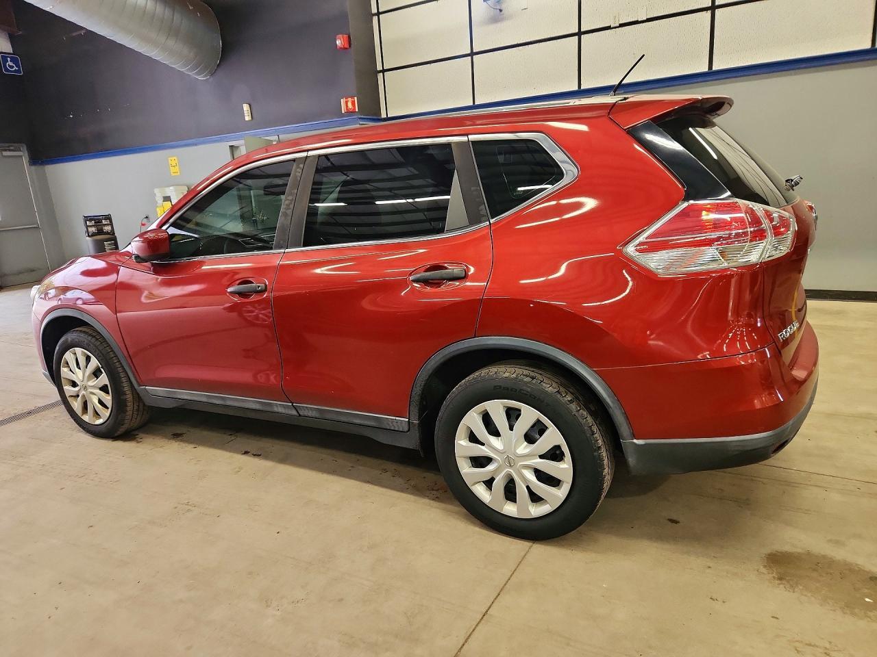 2016 Nissan Rogue S - Фото 2