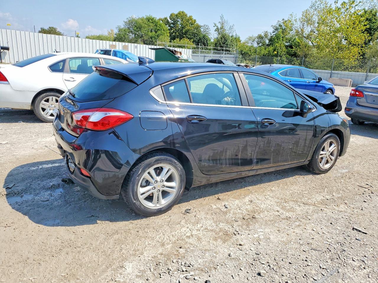 2018 Chevrolet Cruze Lt - Image 3