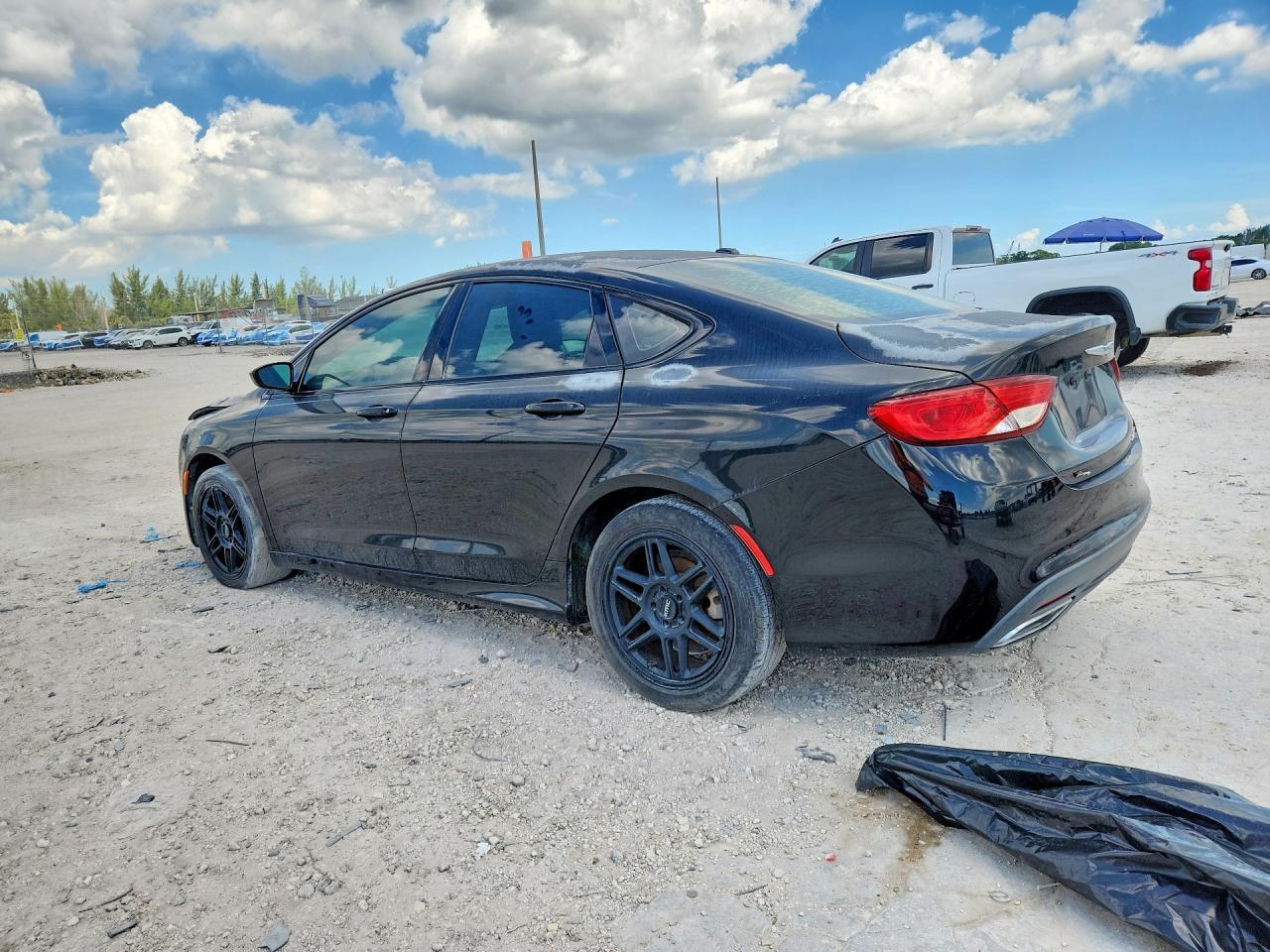 2015 Chrysler 200 S - Фото 2
