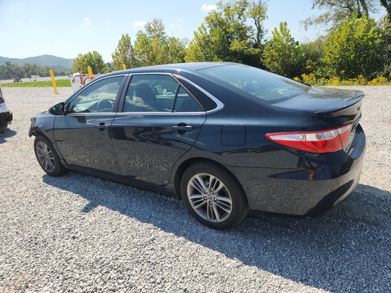 2016 Toyota Camry Se - Фото 2