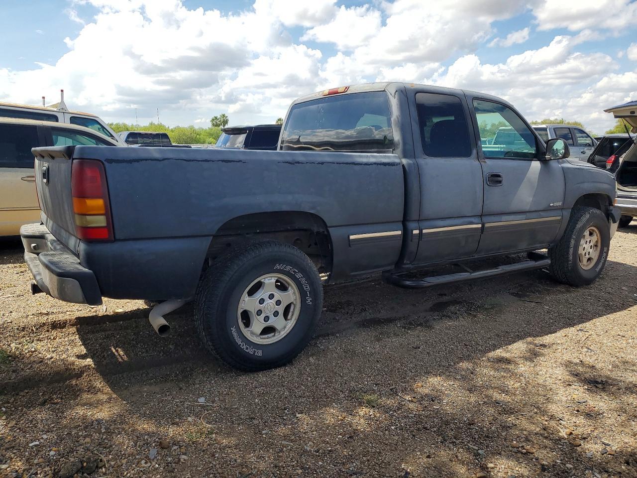 2001 Chevrolet Silverado C1500 - Image 3