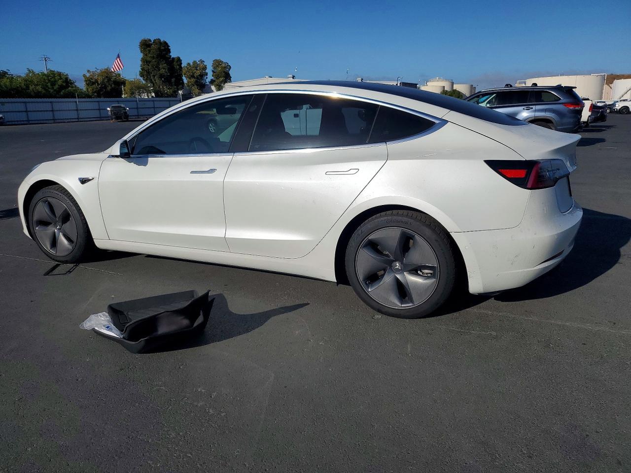 2020 Tesla Model 3 - Image 2