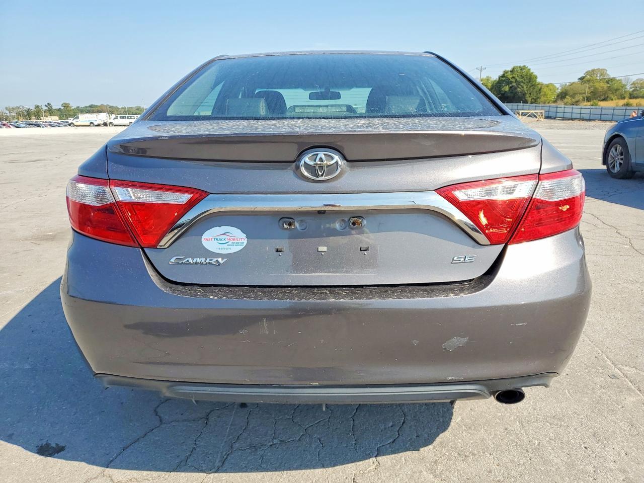 2017 Toyota Camry Se - Фото 6