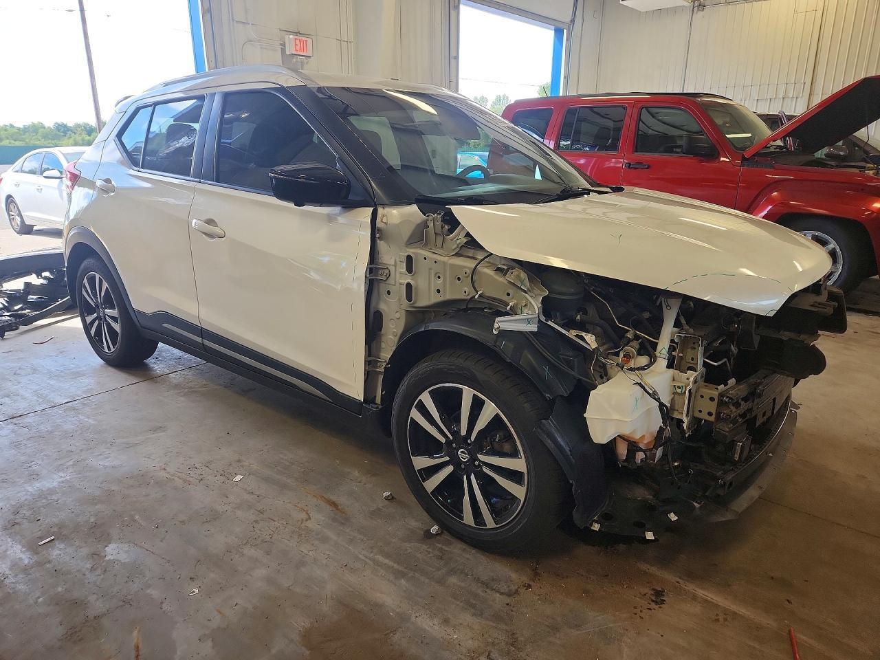 2019 Nissan Kicks Sr - Image 4