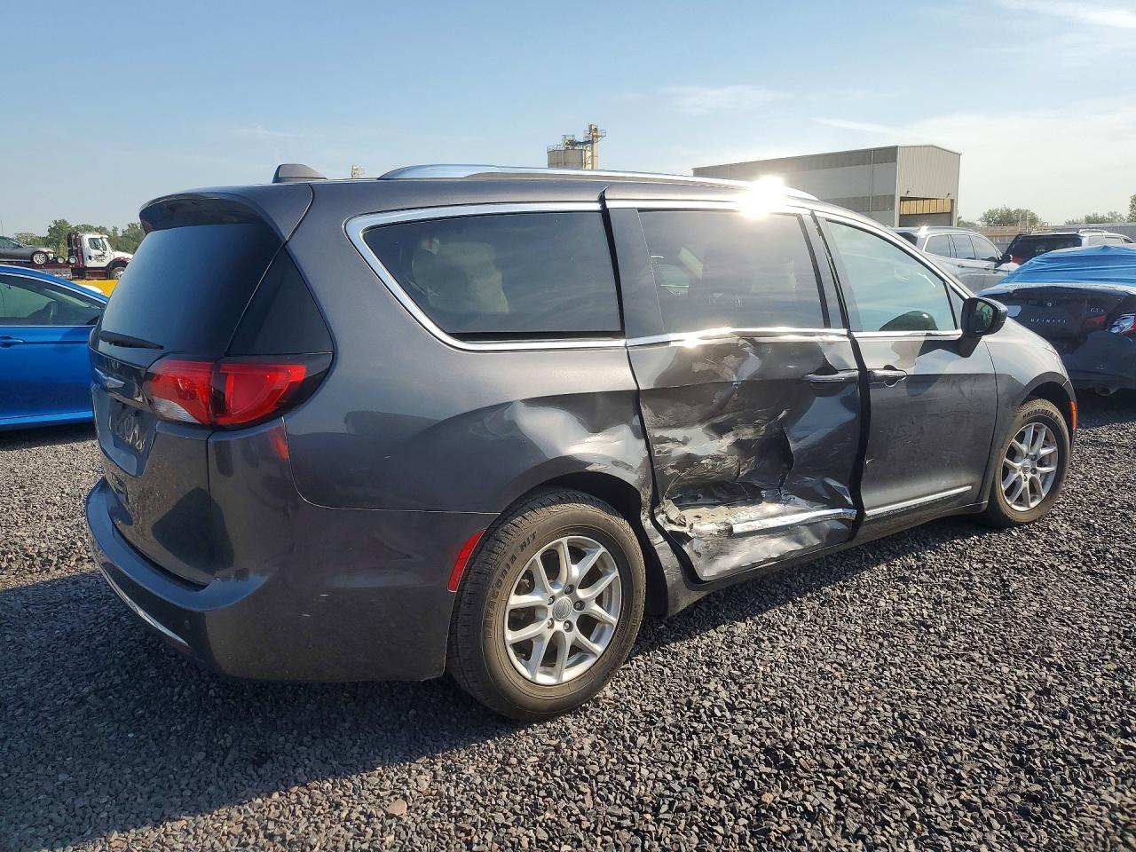 2020 Chrysler Pacifica Touring L - Фото 3