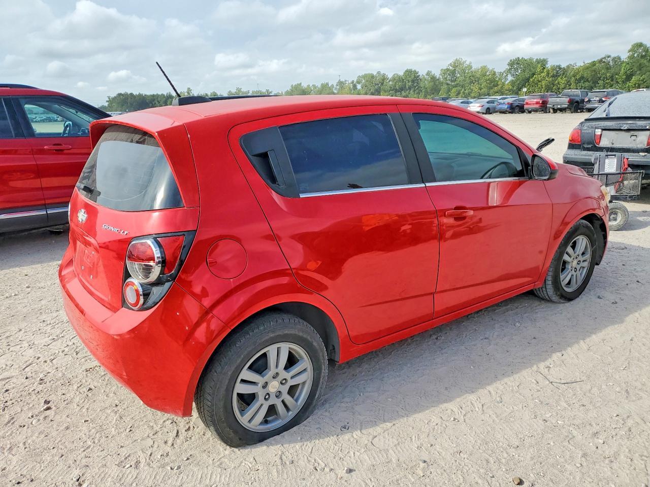 2016 Chevrolet Sonic Lt - Фото 3