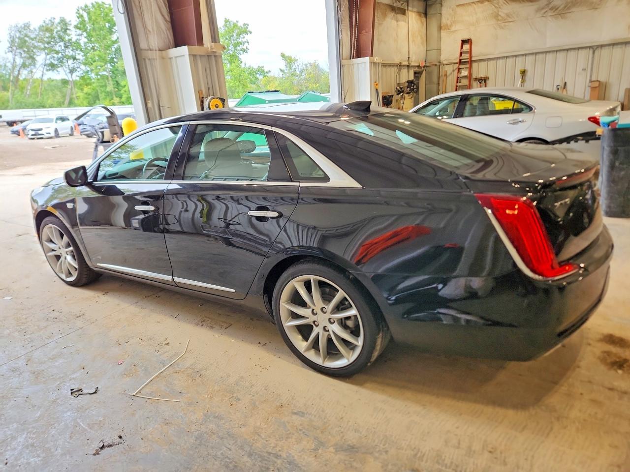 2019 Cadillac Xts Premium Luxury - Image 2