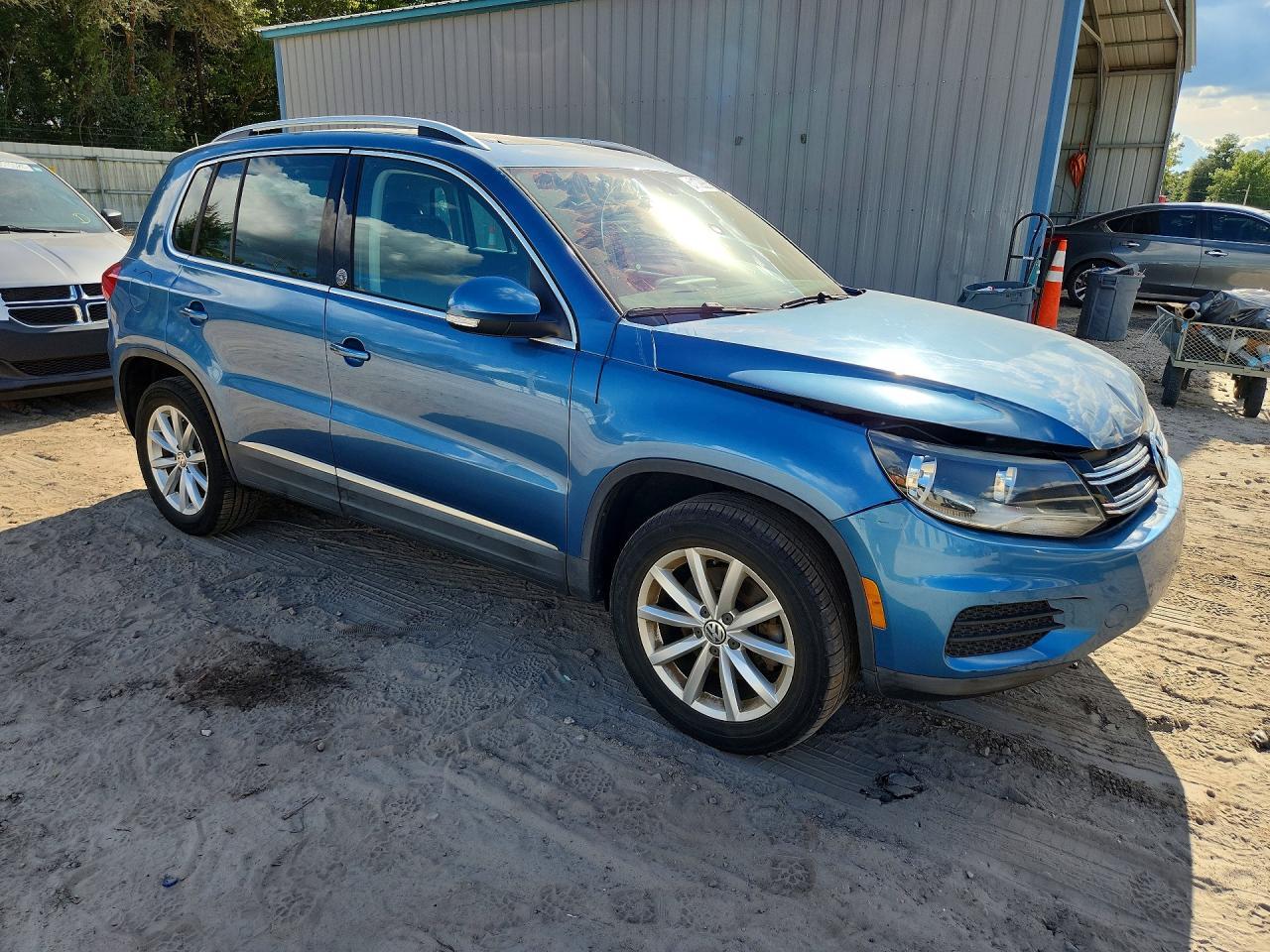 2017 Volkswagen Tiguan Wolfsburg - Image 4