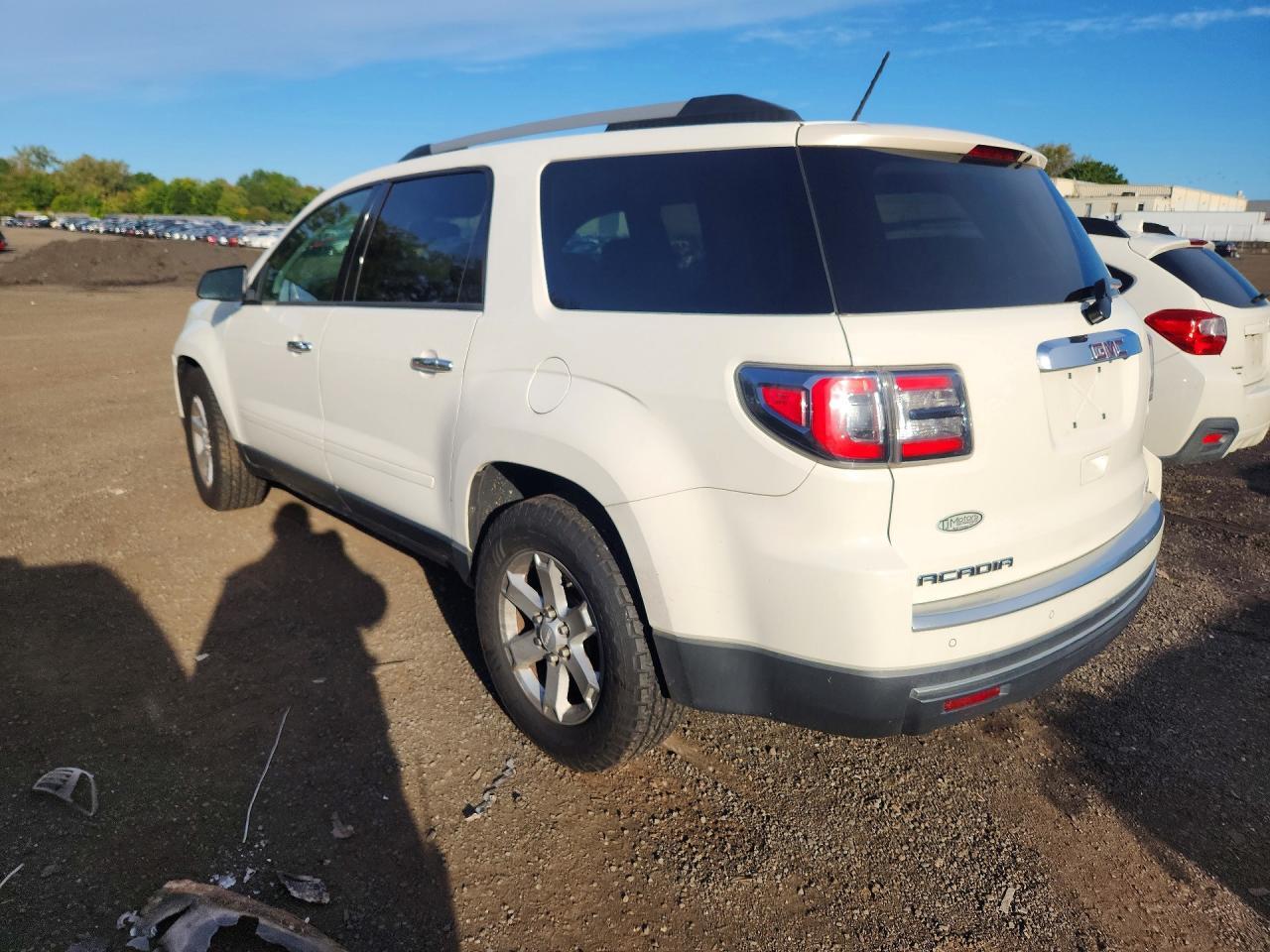 2014 GMC Acadia Sle - Image 2