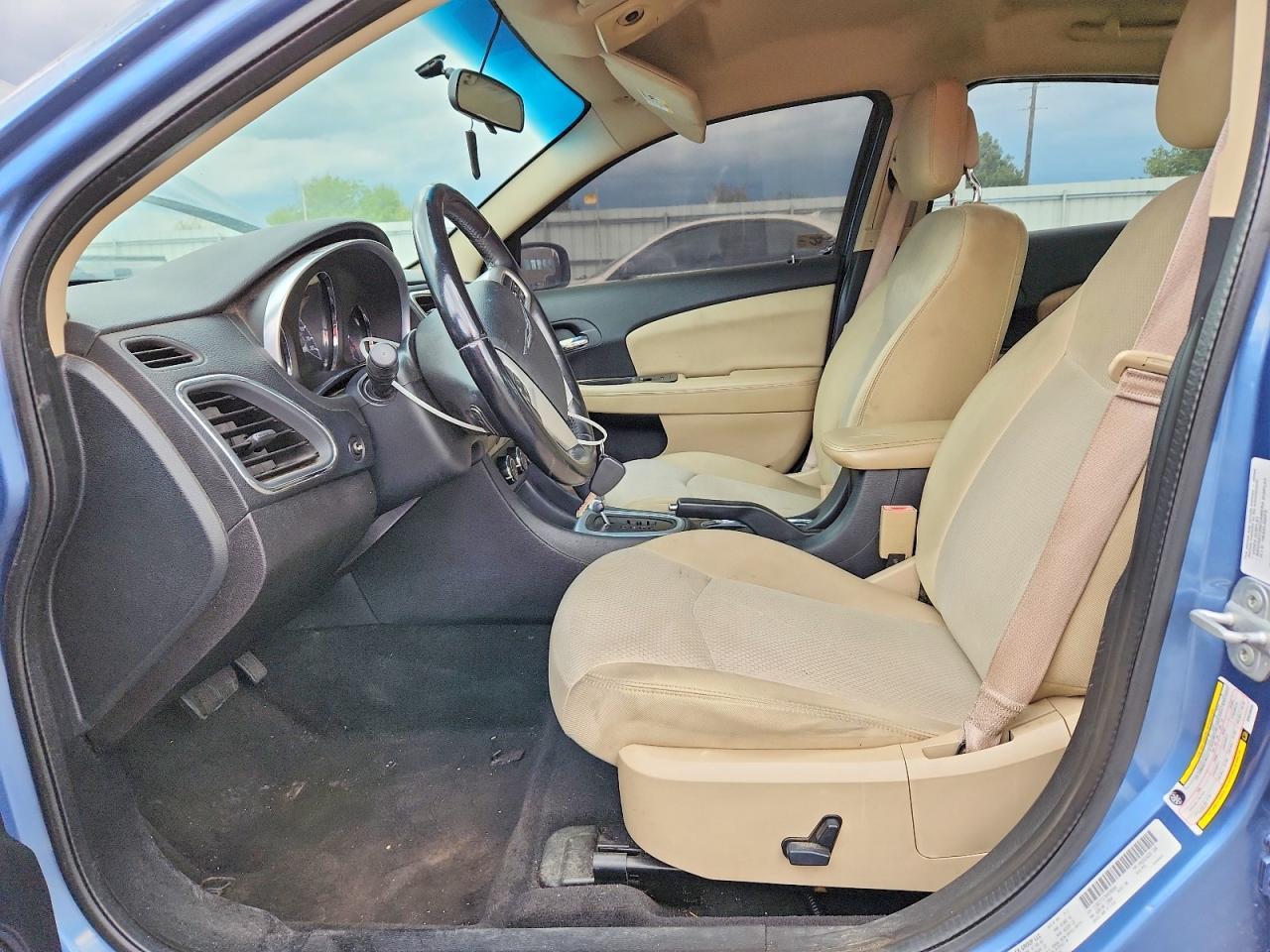 2011 Chrysler 200 Touring - Фото 7