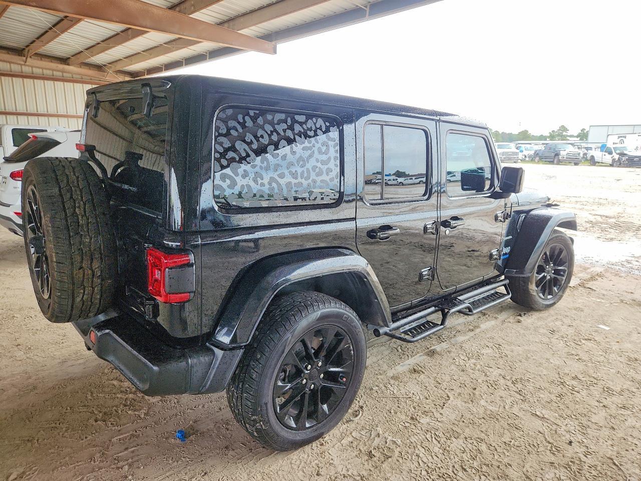 2021 Jeep Wrangler Unlimited Sahara 4Xe - Image 3