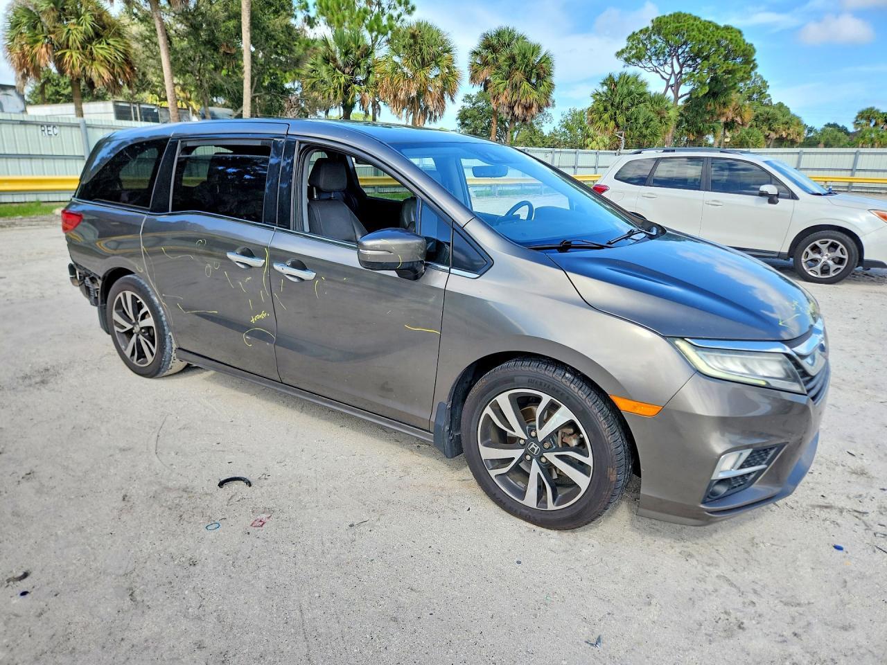2018 Honda Odyssey Elite - Image 4