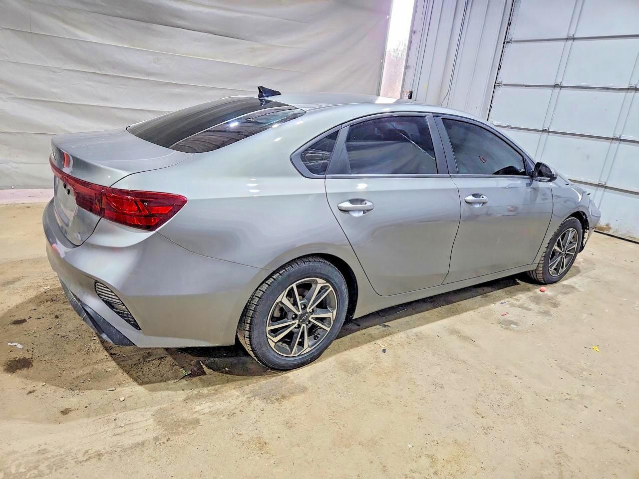 2023 Kia Forte Lxs - Image 3