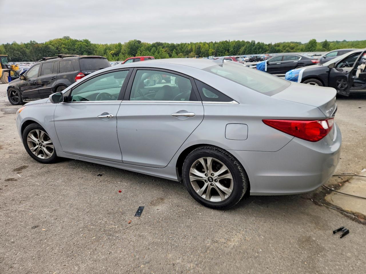 2011 Hyundai Sonata Limited - Image 2