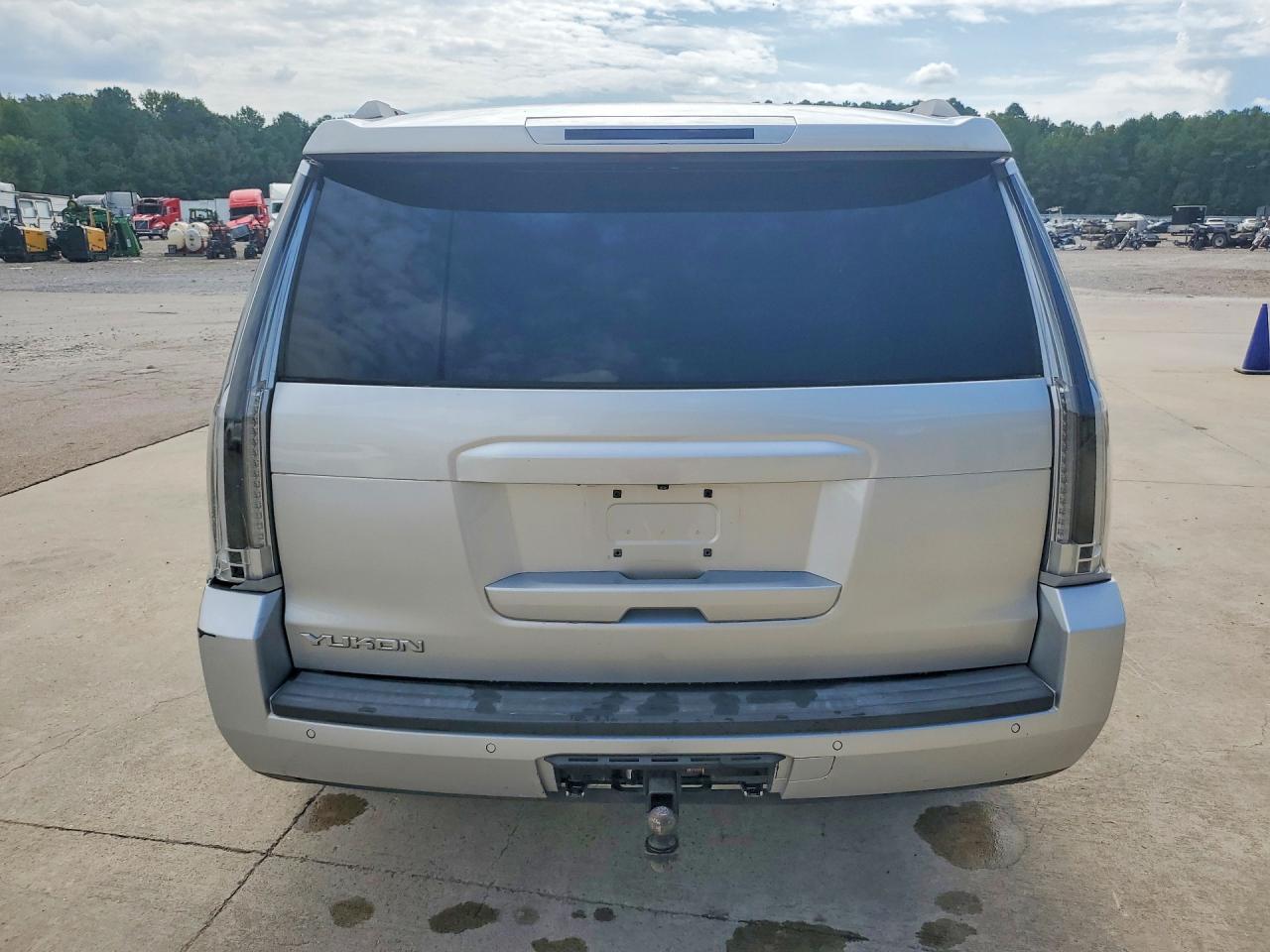 2017 GMC Yukon Slt - Фото 6