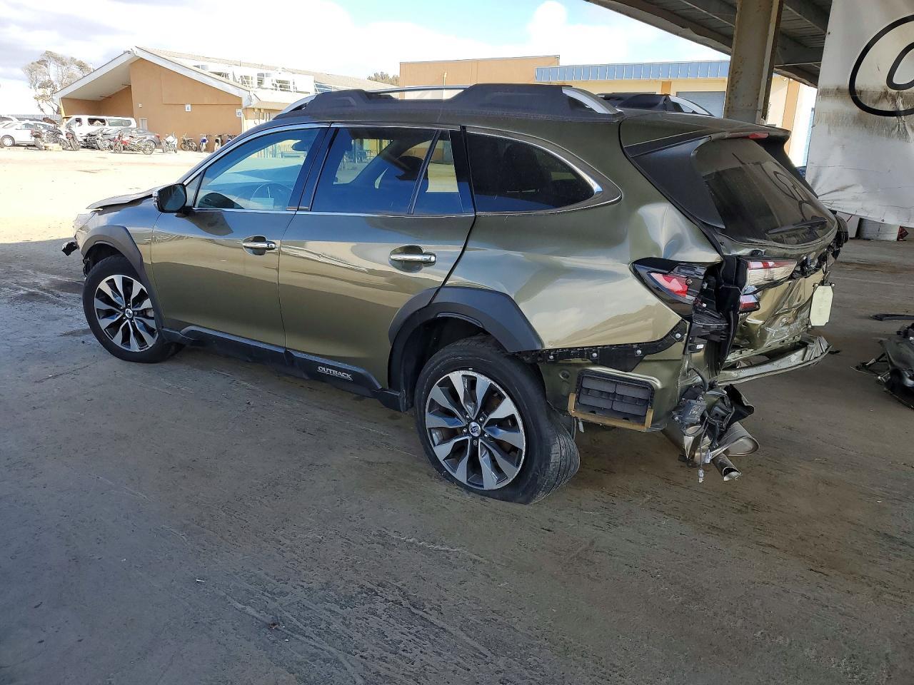2023 Subaru Outback Touring - Фото 2