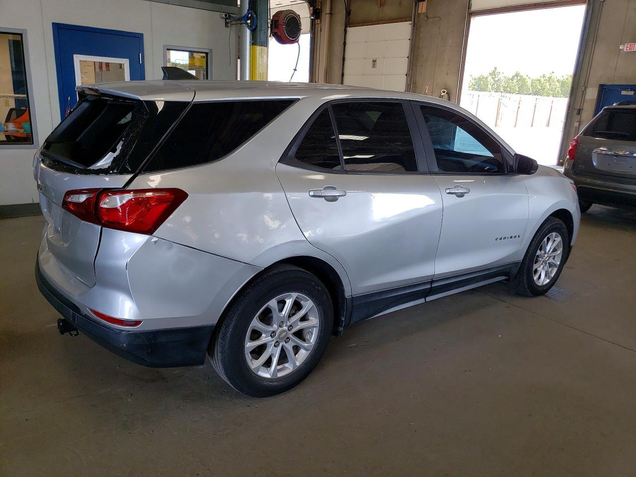 2021 Chevrolet Equinox Ls - Image 3