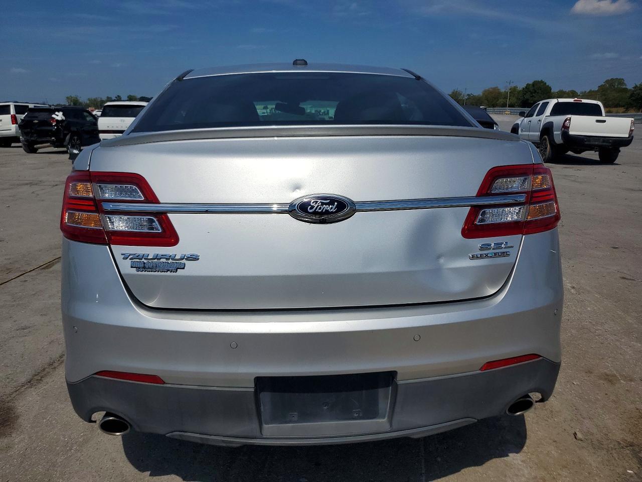 2015 Ford Taurus Sel - Image 6