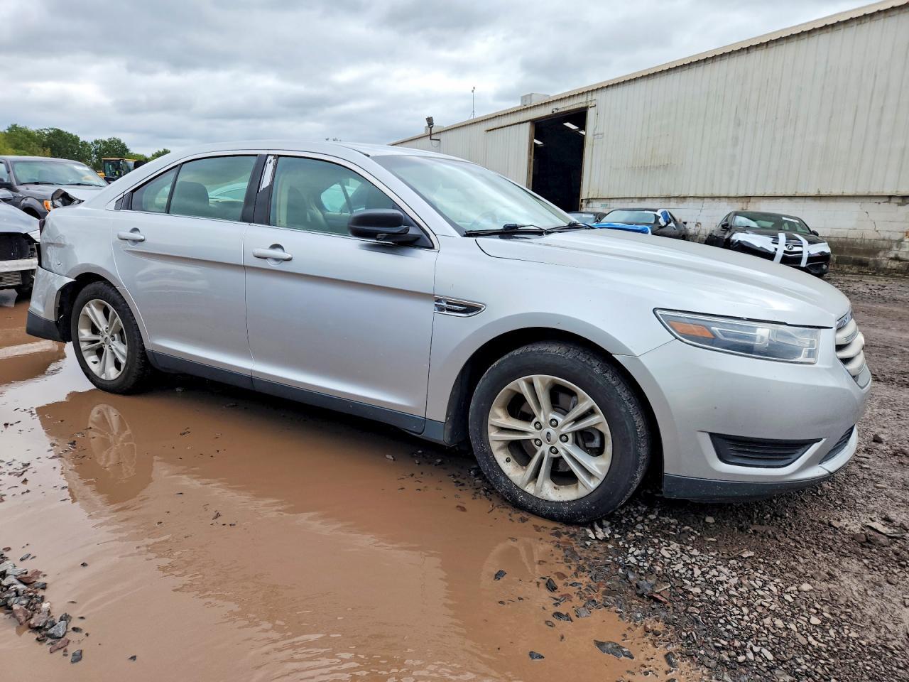 2015 Ford Taurus Se - Image 4