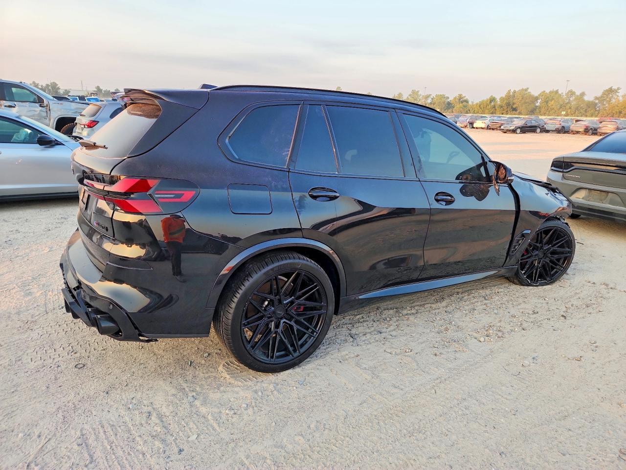 2026 BMW X5 M60I - Фото 3