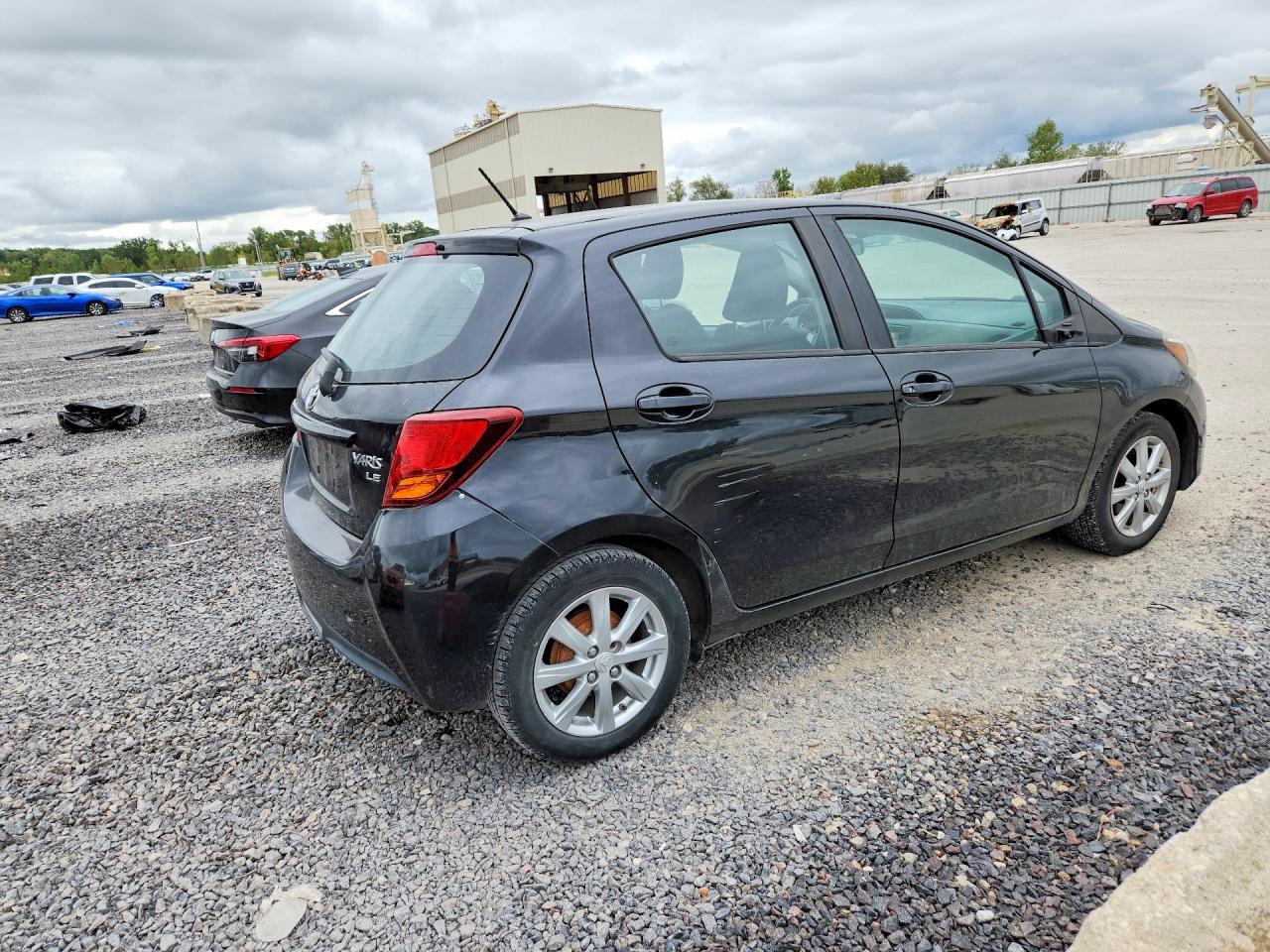2016 Toyota Yaris 5-Door Le - Image 3