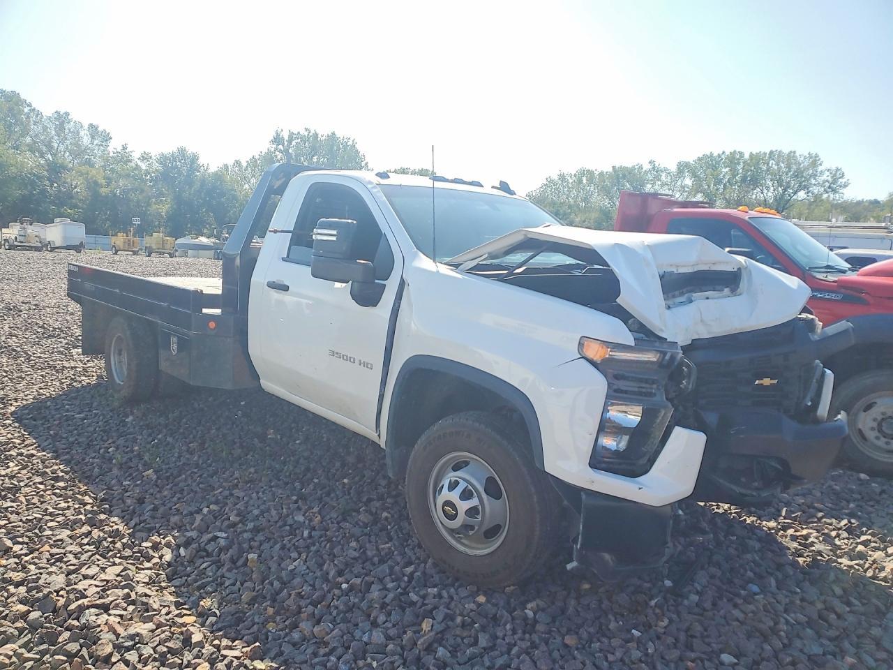 2022 Chevrolet Silverado C3500 - Image 4