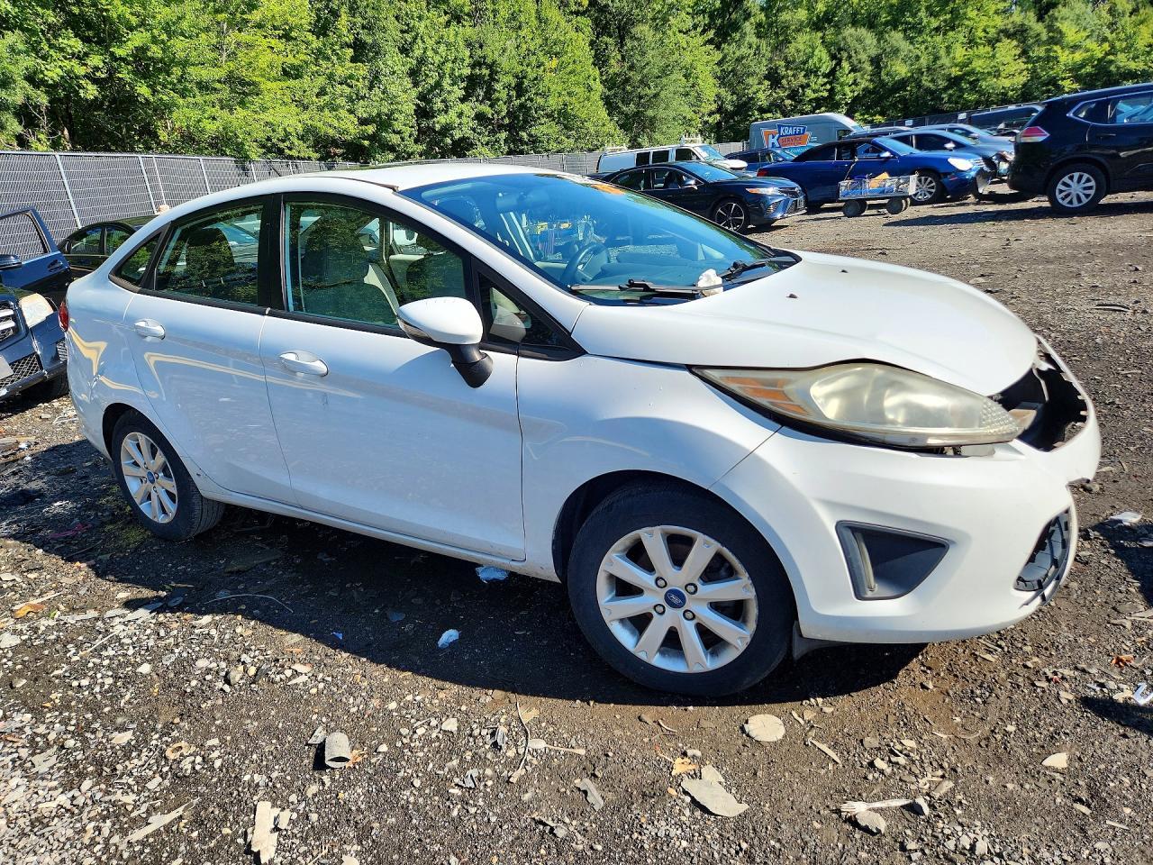 2013 Ford Fiesta Se - Фото 4