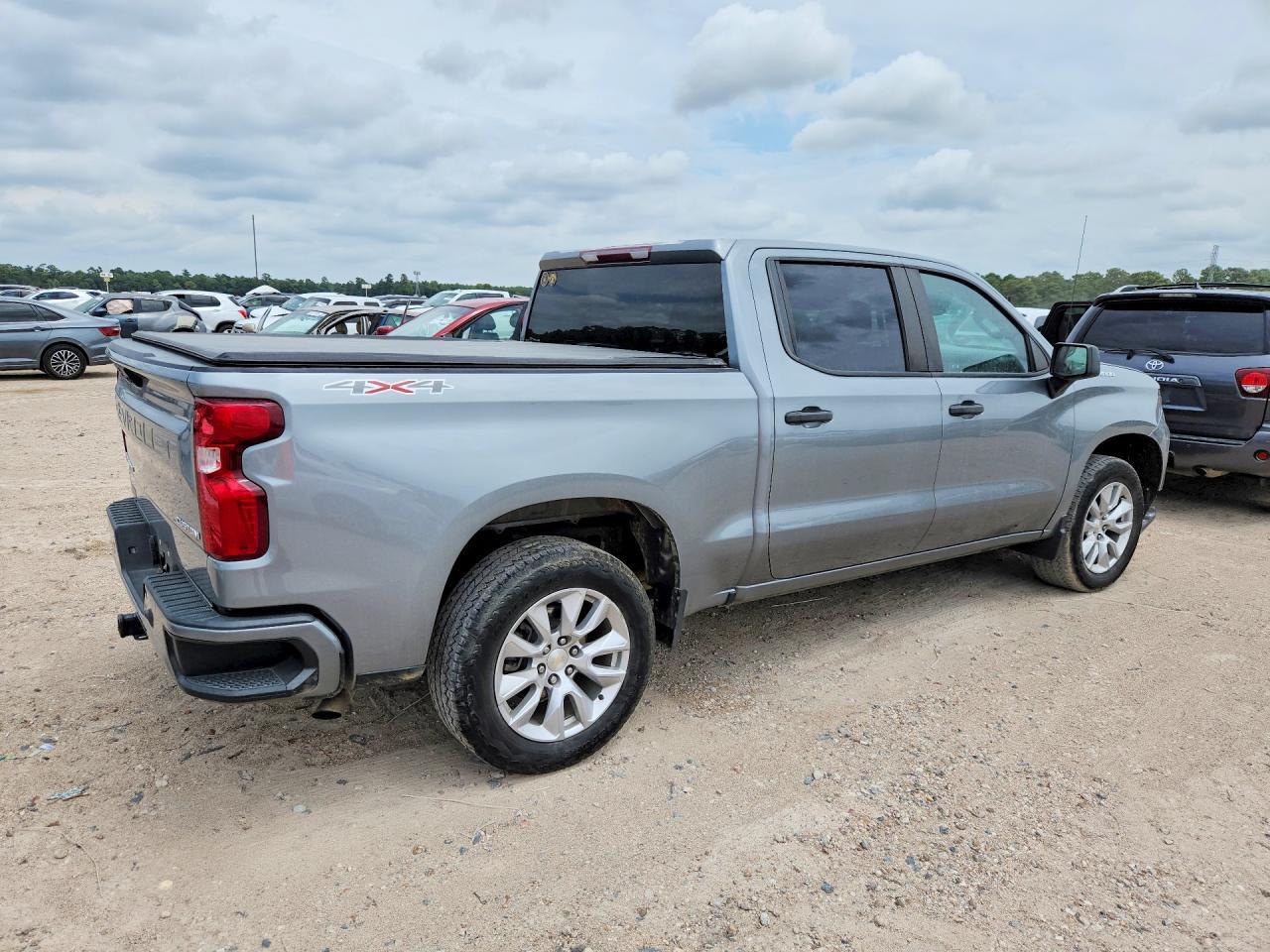 2023 Chevrolet Silverado K1500 Custom - Фото 3