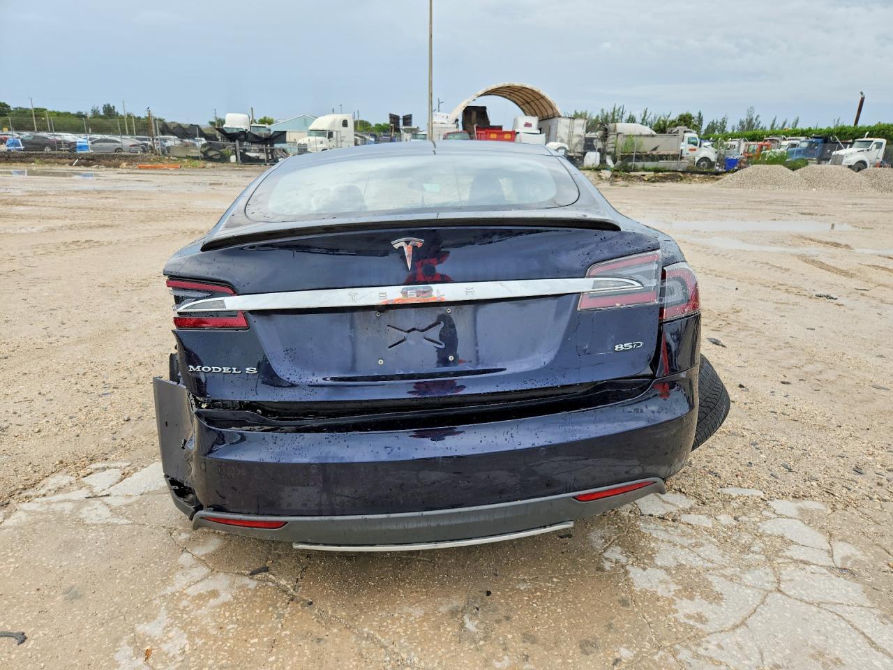 2015 Tesla Model S 85D - Image 6
