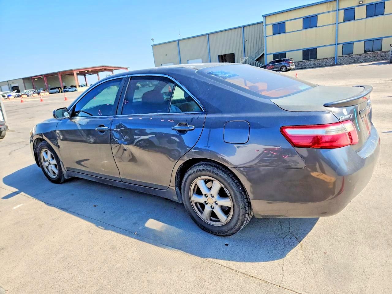 2007 Toyota Camry Le - Image 2