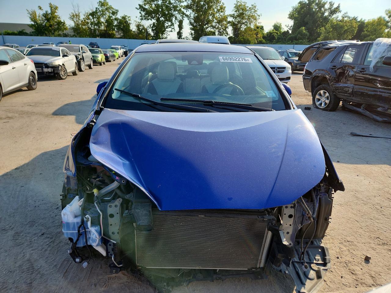2016 Toyota Prius Three Touring - Image 5