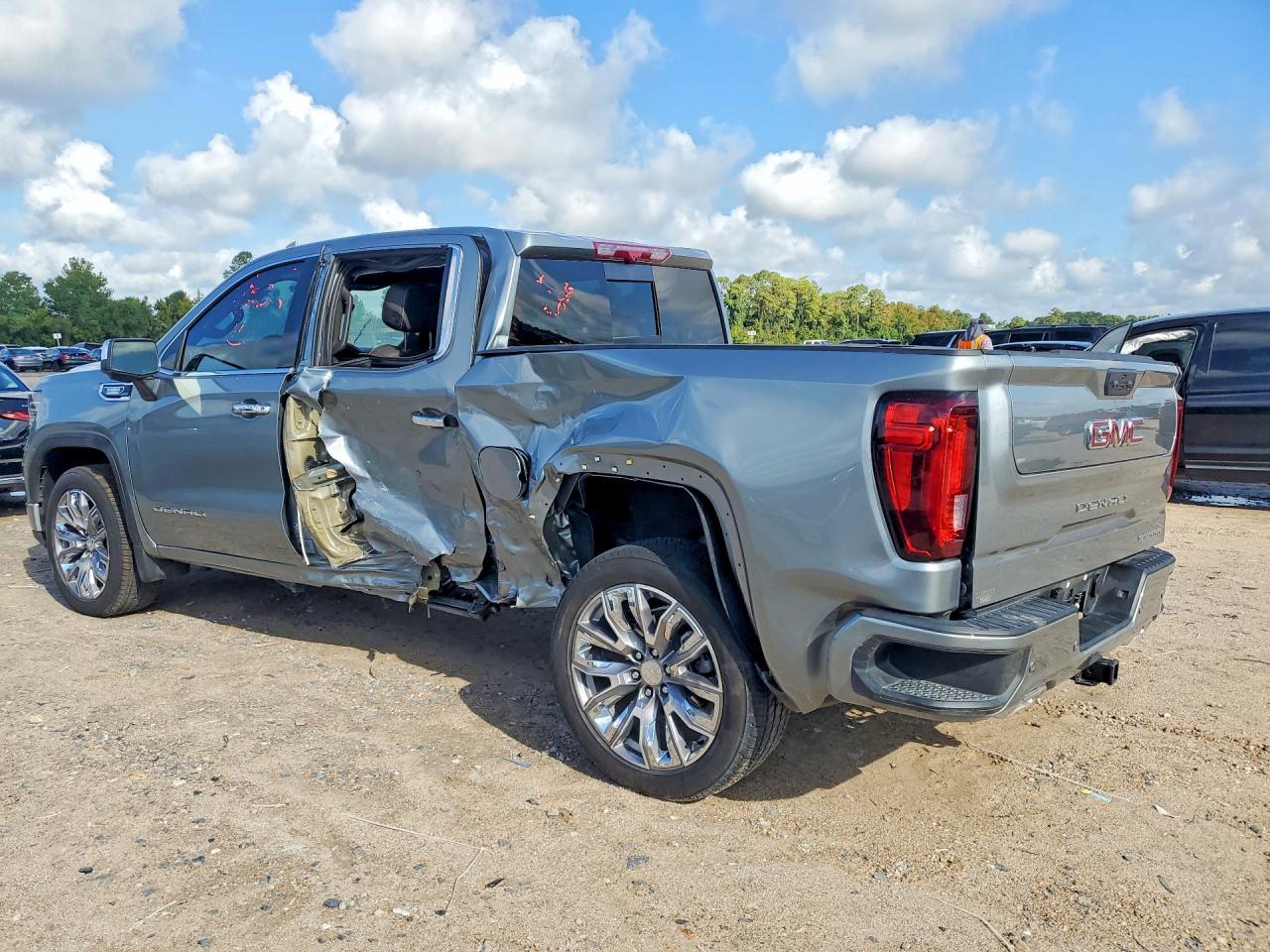 2026 GMC Sierra K1500 Denali - Image 2
