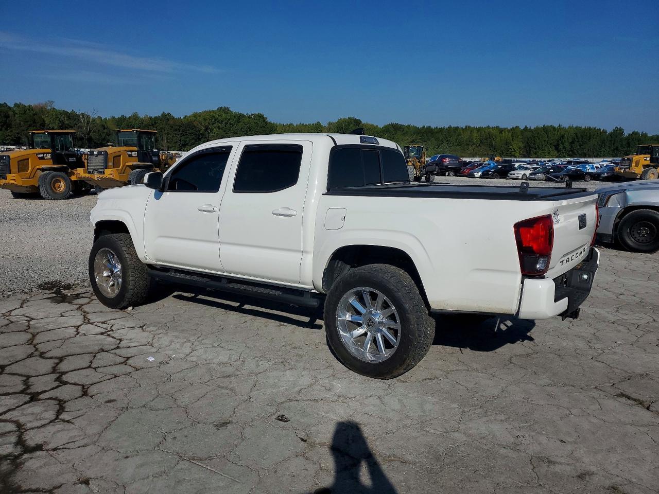 2023 Toyota Tacoma Sr V6 - Фото 2