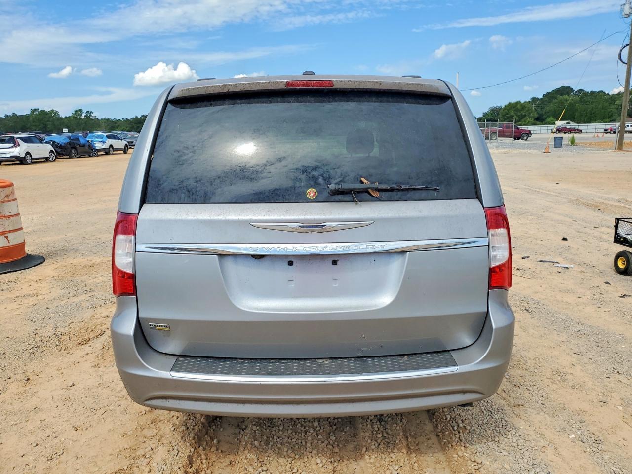 2014 Chrysler Town & Country Touring - Image 6