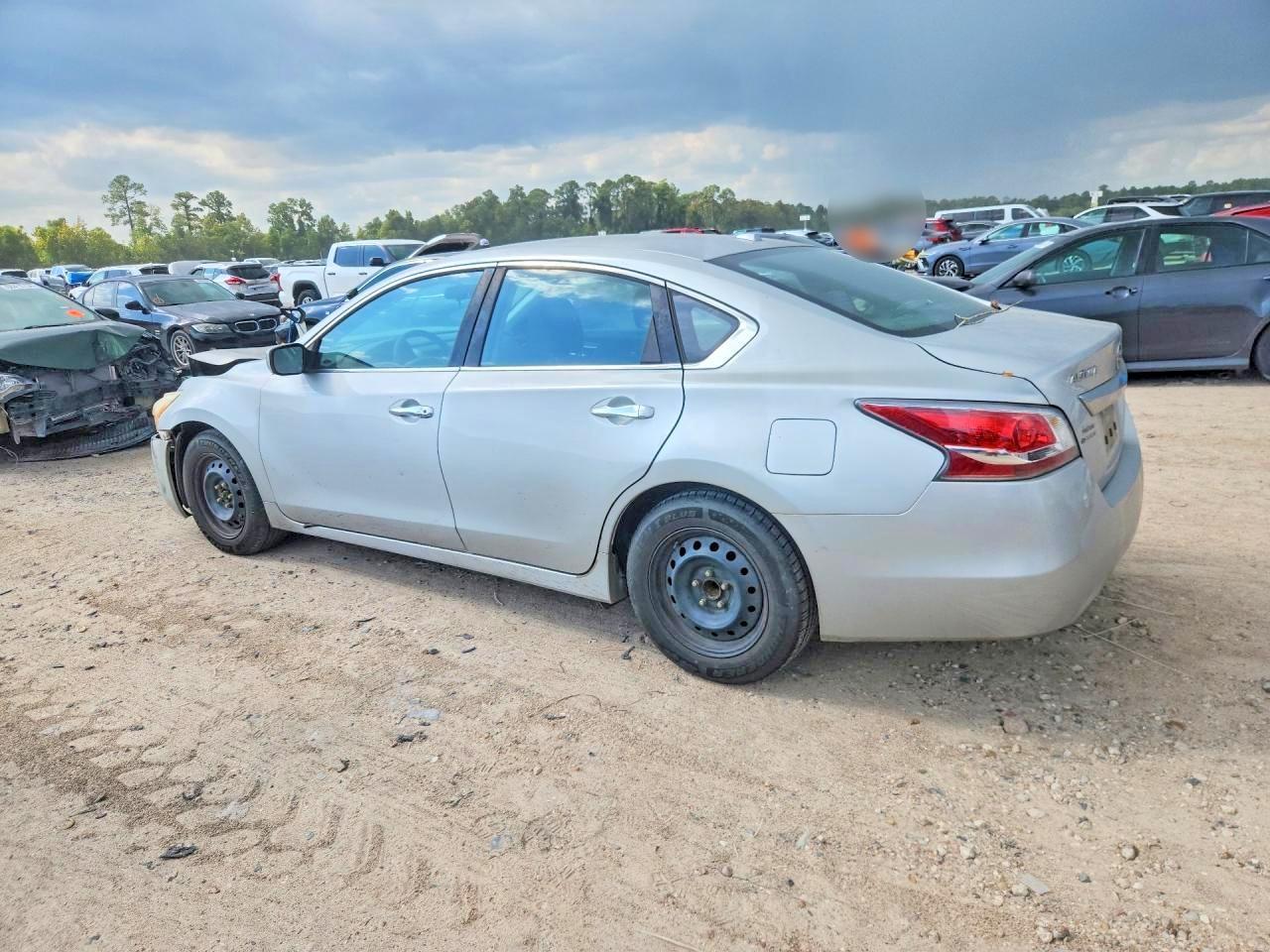 2015 Nissan Altima 2.5 S - Image 2