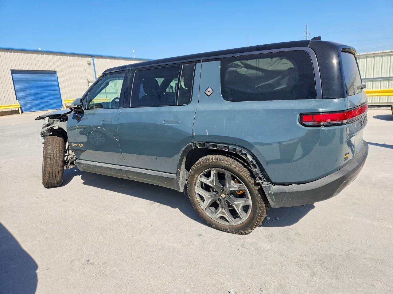 2026 Rivian R1S Premium - Фото 2