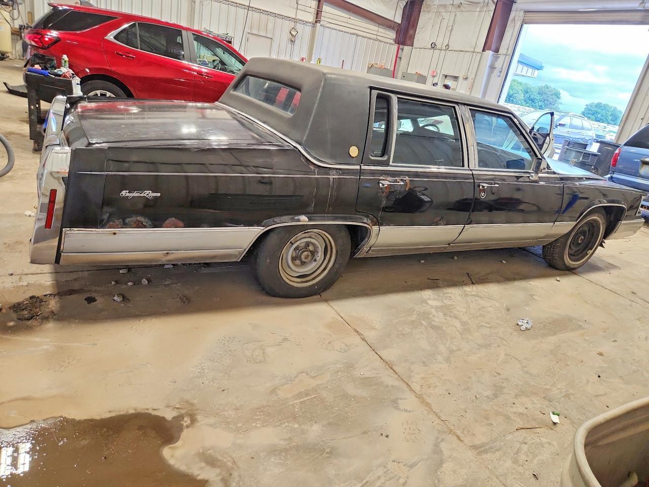 1990 Cadillac Brougham Unknown - Image 3