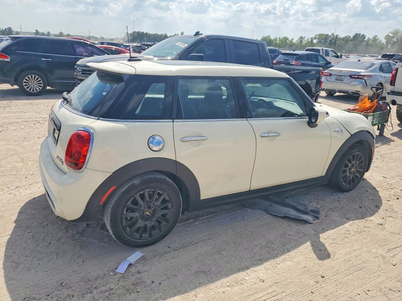 2020 Mini Cooper S - Image 3