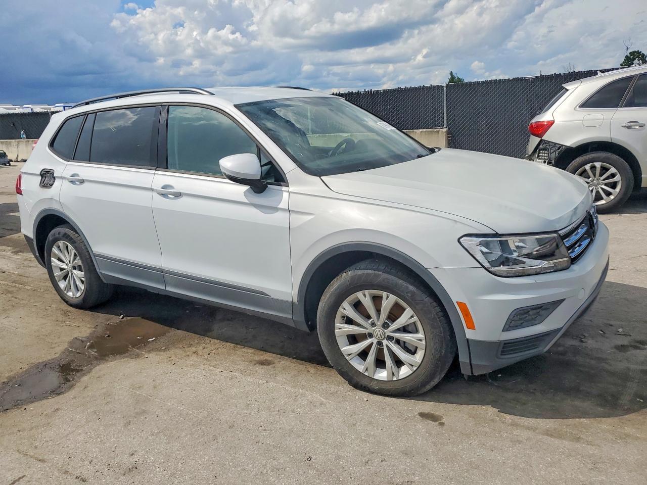 2019 Volkswagen Tiguan S - Фото 4