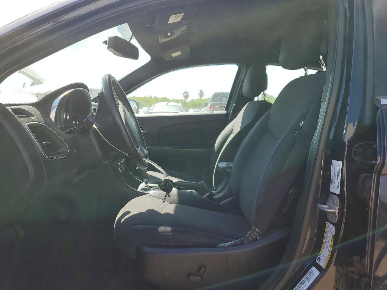 2012 Chrysler 200 Touring - Фото 7