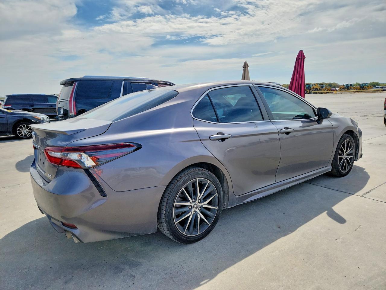 2022 Toyota Camry Se - Фото 3