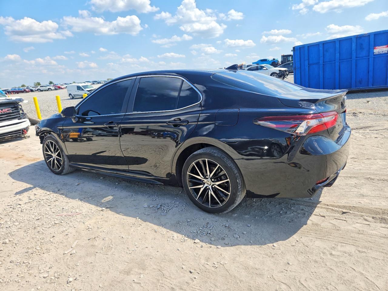 2021 Toyota Camry Se - Фото 2