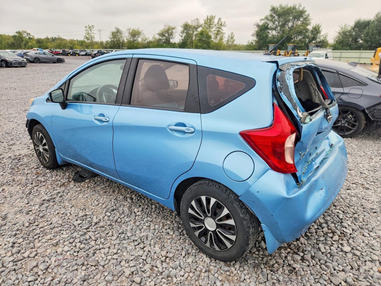 2015 Nissan Versa Note Sv - Image 2