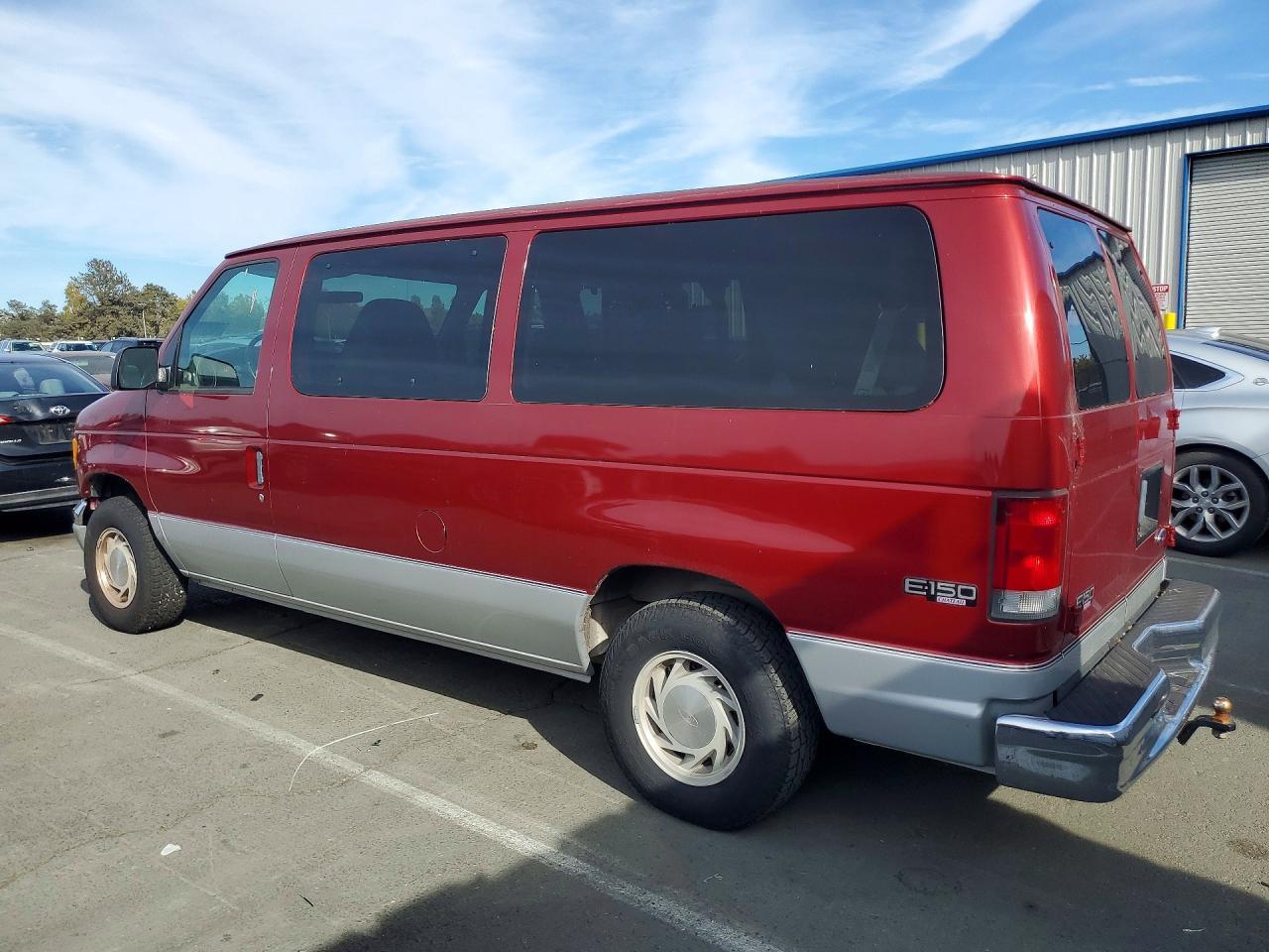 2000 Ford Econoline E150 Wagon - Image 2